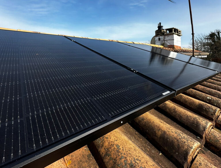 installation-panneaux-solaires-sainte-terre-pv