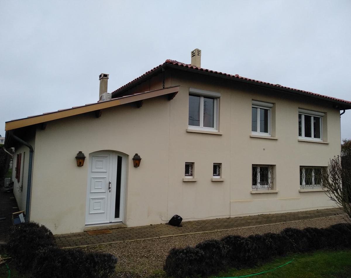 rénovation-énergétique-globale-carbon-blanc-après-avant-façade