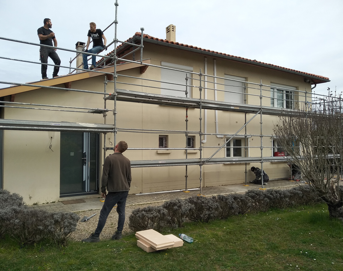 rénovation-énergétique-globale-carbon-blanc-pendant