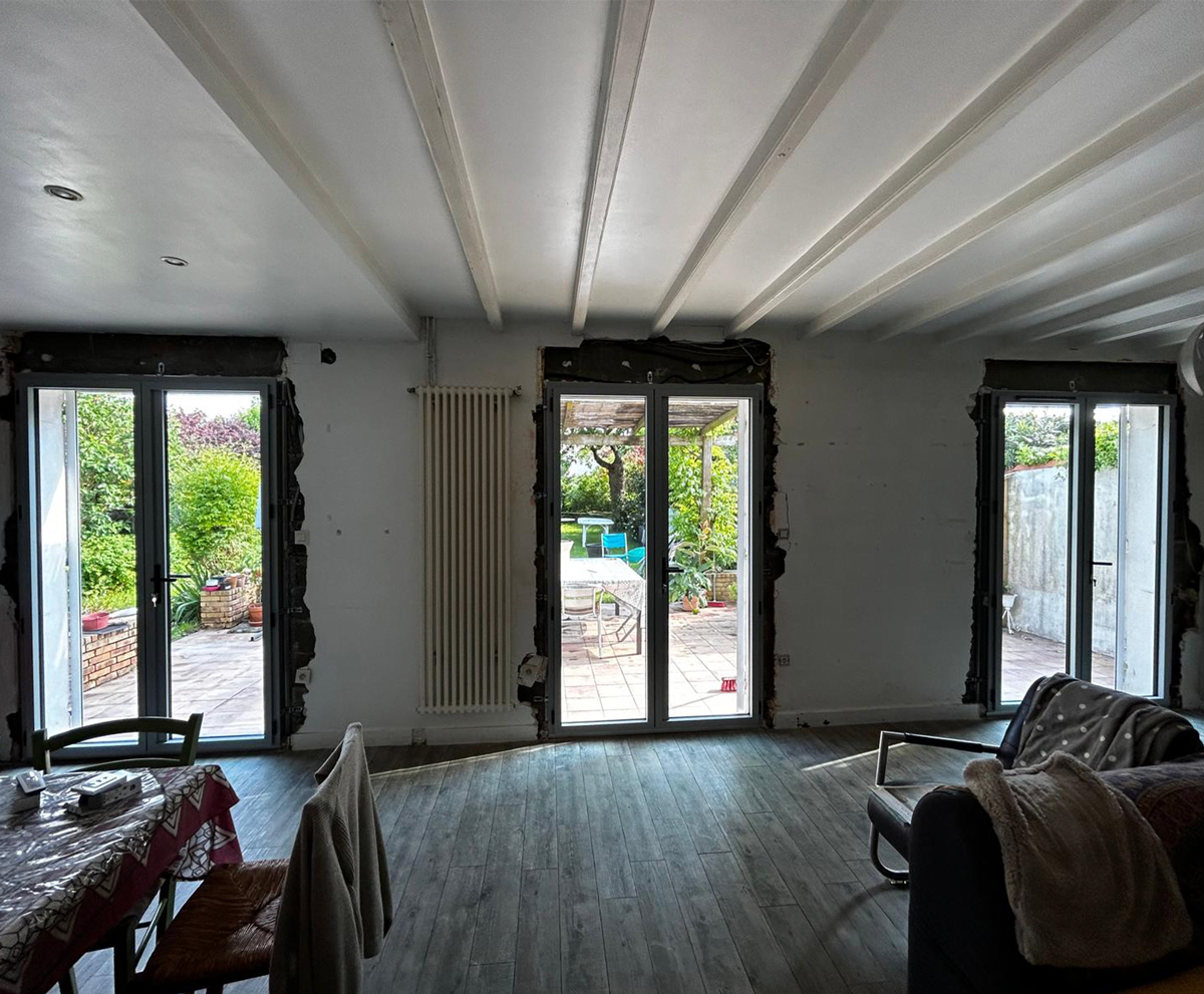 rénovation-énergétique-globale-maison-angoulins-menuiseries-volets