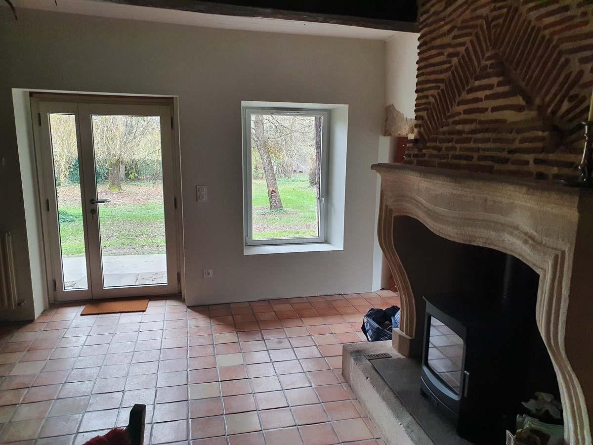 rénovation-énergétique-globale-maison-19e-siècle-fenetres-et-poele
